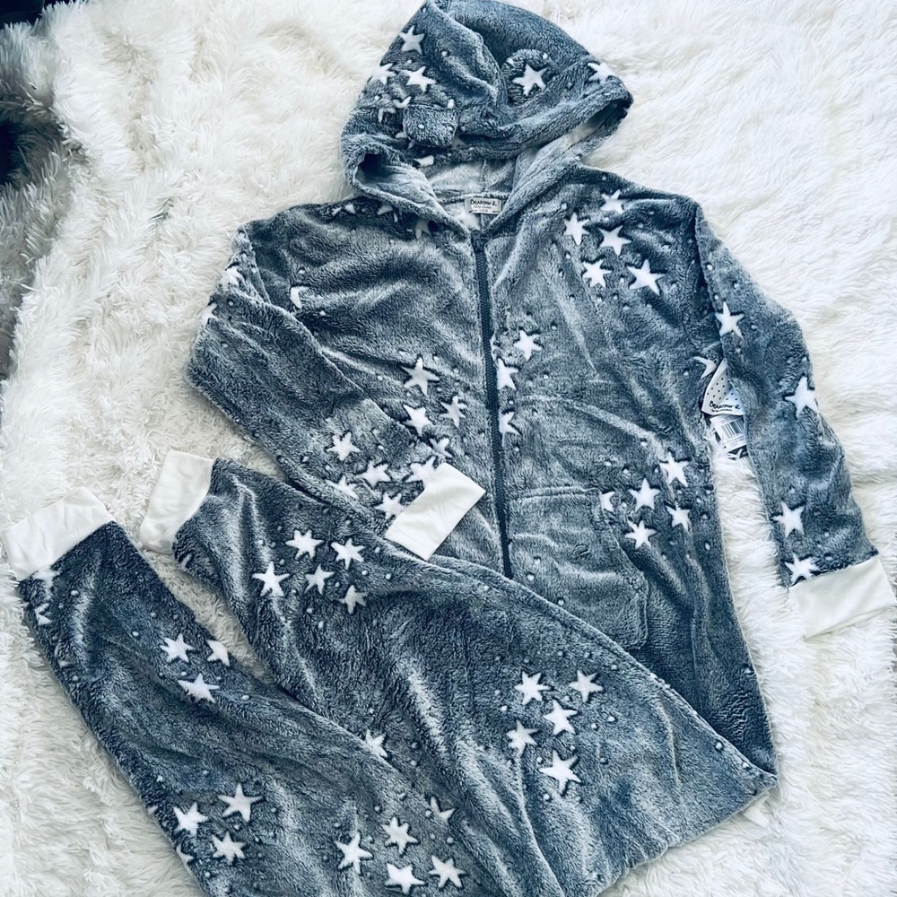 Nwt bear paw onesie